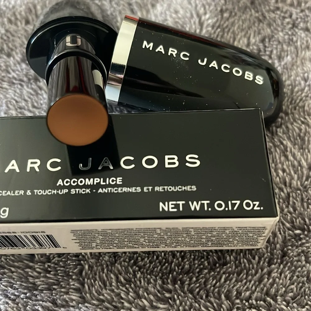 Marc Jacobs Tan 49 Accomplice Concealer Stick